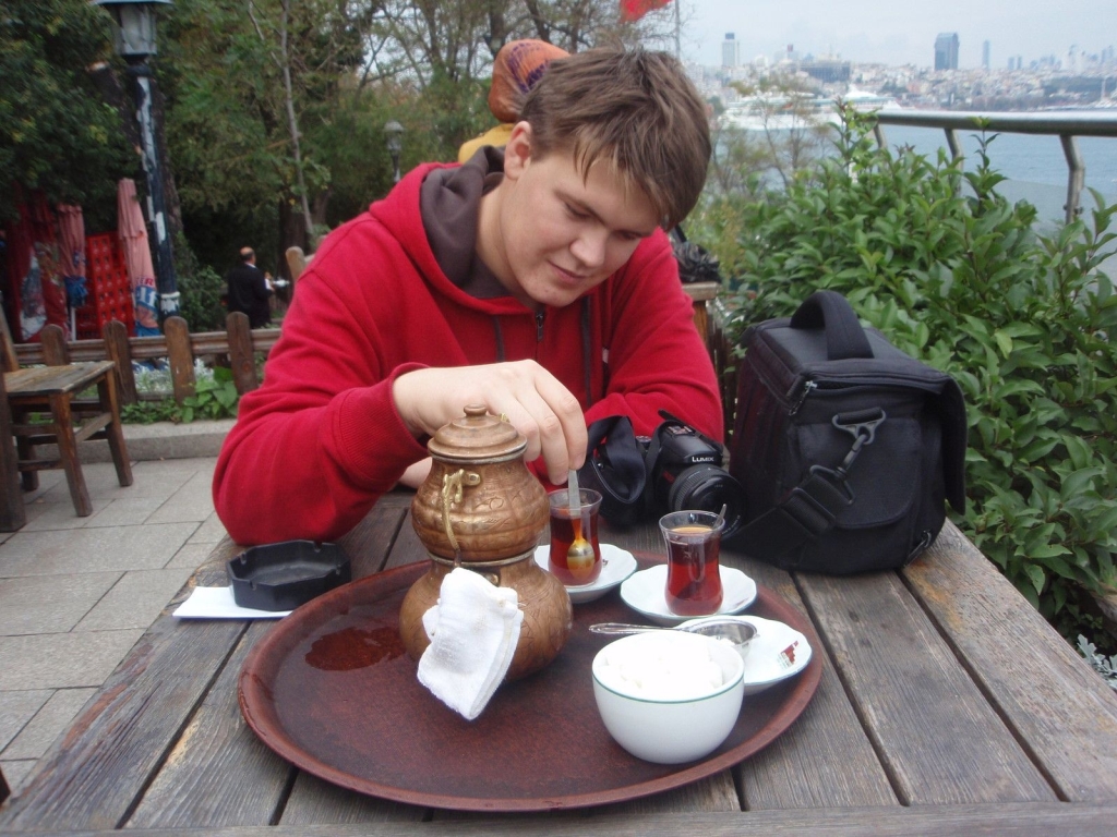 Time is now – pitie tureckého čaju Rize je rituál.