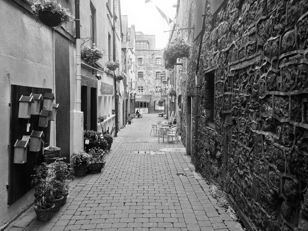 7. Galway city - bočná ulička a centrum nákupov (tzv. photo vs. realita)